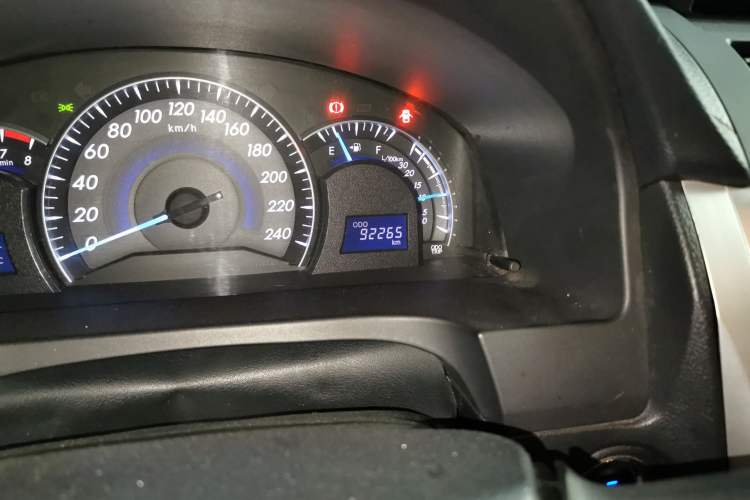 Used Toyota Camry 2016 2.0G 10th Anniversary Leading Edition Odometer Close Up