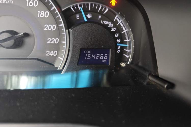 Used Toyota Camry 2016 2.0G 10th Anniversary Leading Edition Odometer Close Up