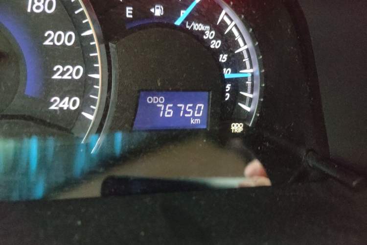 Used Toyota Camry 2016 2.0G 10th Anniversary Leading Edition Odometer Close Up