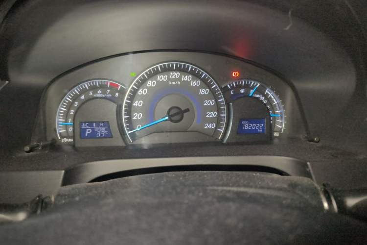 Used Toyota Camry 2016 2.0G 10th Anniversary Leading Edition Odometer Close Up