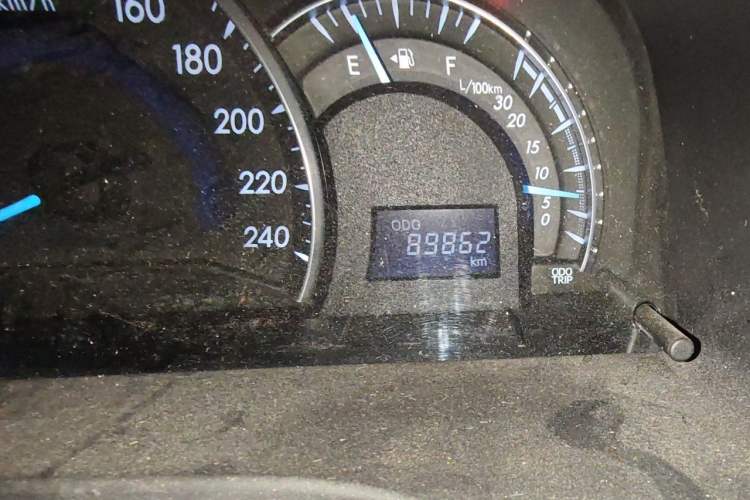 Used Toyota Camry 2016 2.0G 10th Anniversary Leading Edition Odometer Close Up