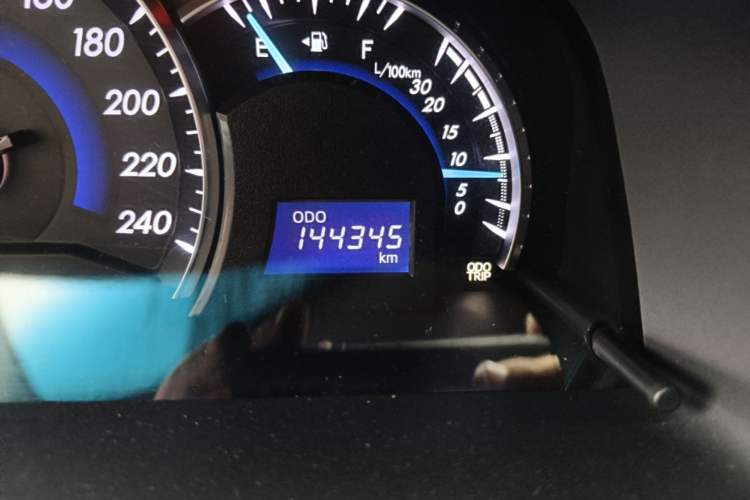 Used Toyota Camry 2016 2.0G 10th Anniversary Leading Edition Odometer Close Up