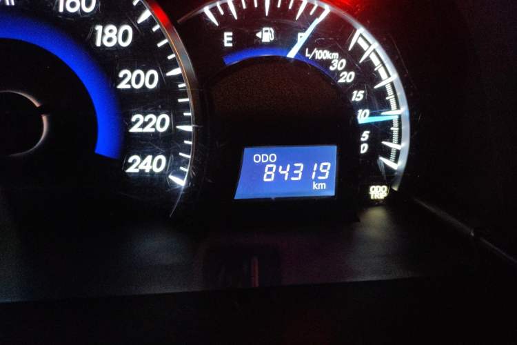 Used Toyota Camry 2016 2.0G 10th Anniversary Leading Edition Odometer Close Up