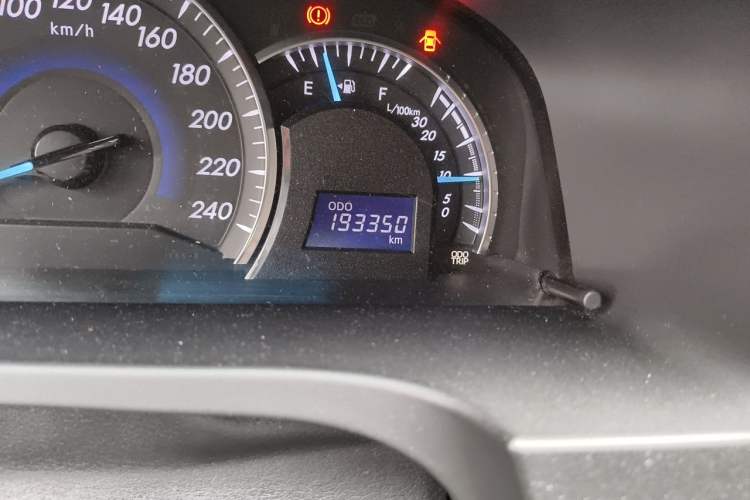 Used Toyota Camry 2016 2.0G 10th Anniversary Leading Edition Odometer Close Up