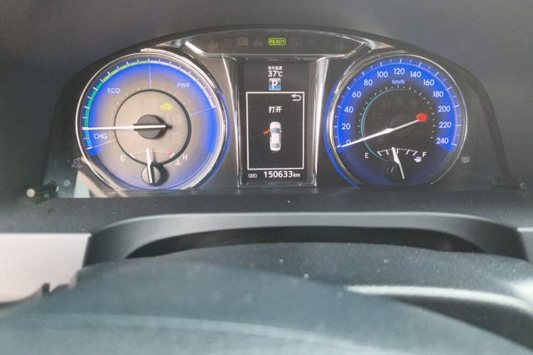 Used Toyota Camry 2016 Dual-Engine 2.5 HG 10th Anniversary Deluxe Navigation Edition Odometer Close Up