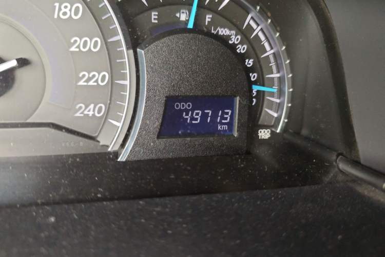 Used Toyota Camry 2016 2.0G 10th Anniversary Leading Edition Odometer Close Up