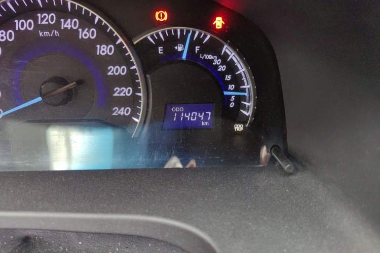 Used Toyota Camry 2016 2.0G 10th Anniversary Leading Edition Odometer Close Up