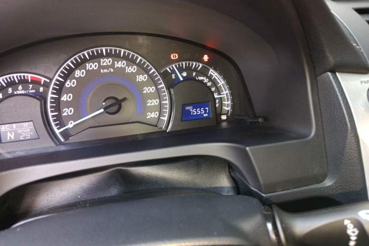 Used Toyota Camry 2016 2.0G 10th Anniversary Leading Edition Odometer Close Up