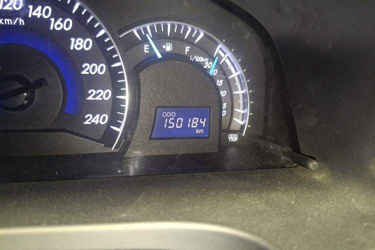 Used Toyota Camry 2016 2.0G 10th Anniversary Leading Edition Odometer Close Up