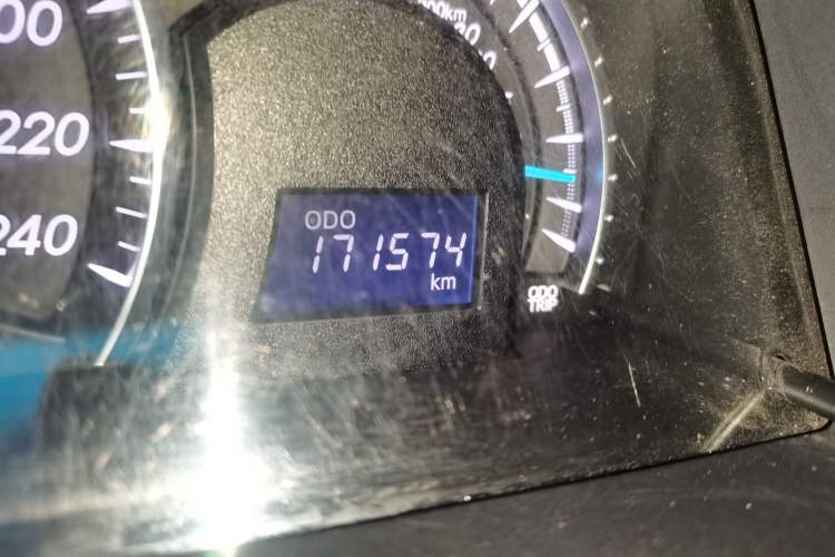 Used Toyota Camry 2016 2.0G 10th Anniversary Leading Edition Odometer Close Up