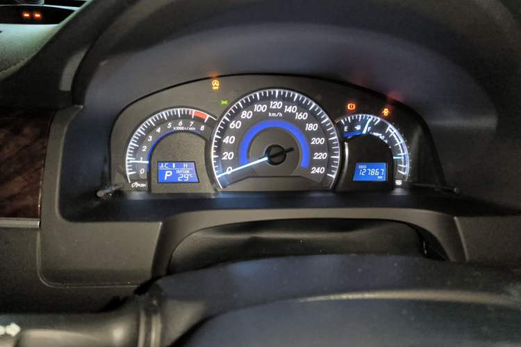 Used Toyota Camry 2016 2.0G 10th Anniversary Leading Edition Odometer Close Up