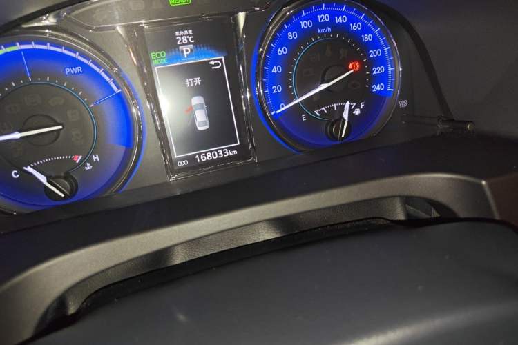 Used Toyota Camry 2016 Dual-Engine 2.5 HG 10th Anniversary Deluxe Navigation Edition Odometer Close Up