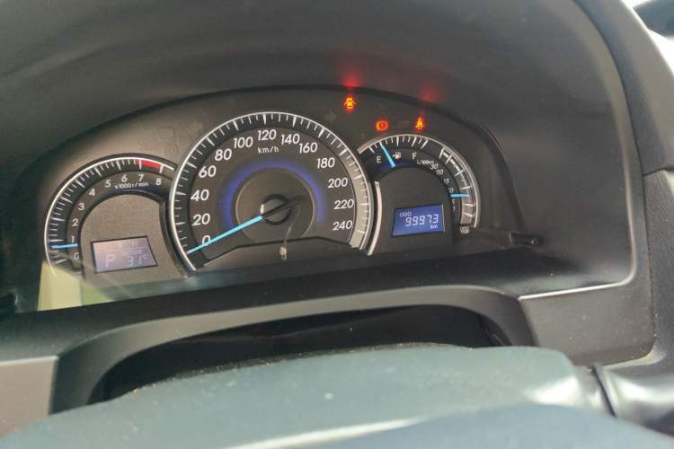 Used Toyota Camry 2016 2.0E 10th Anniversary Elite Edition Odometer Close Up