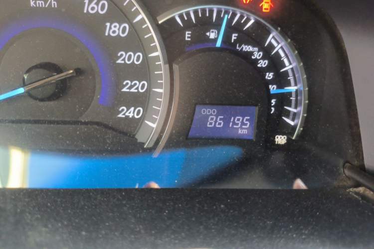 Used Toyota Camry 2016 2.0G 10th Anniversary Leading Edition Odometer Close Up
