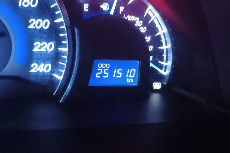 Used Toyota Camry 2016 2.0G 10th Anniversary Leading Edition Odometer Close Up