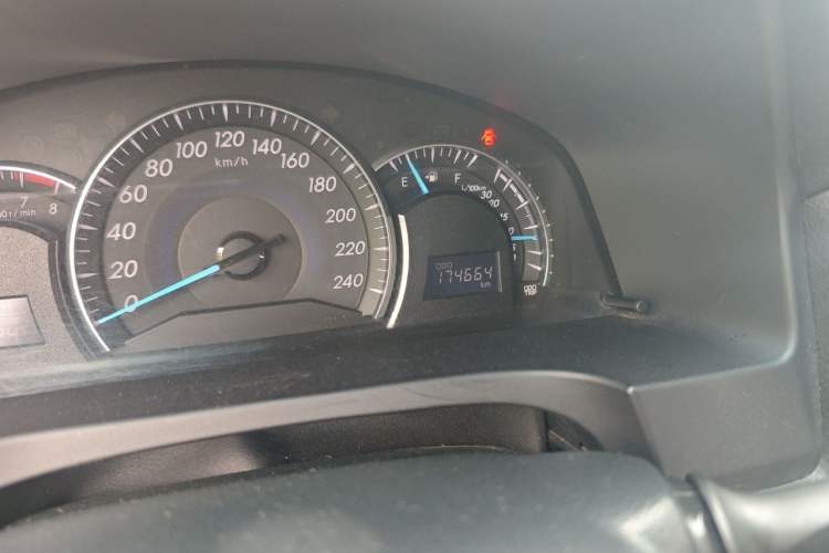 Used Toyota Camry 2016 2.0G 10th Anniversary Leading Edition Odometer Close Up