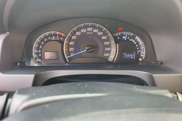 Used Toyota Camry 2016 2.0G 10th Anniversary Leading Edition Odometer Close Up
