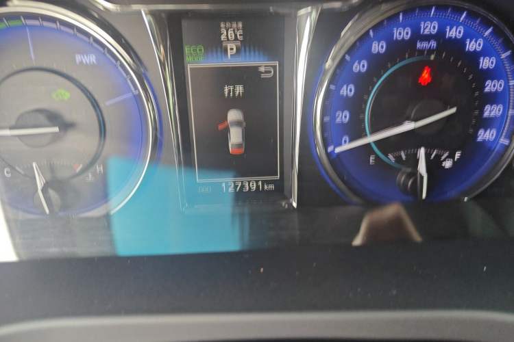 Used Toyota Camry 2016 Dual-Engine 2.5 HG 10th Anniversary Deluxe Navigation Edition Odometer Close Up