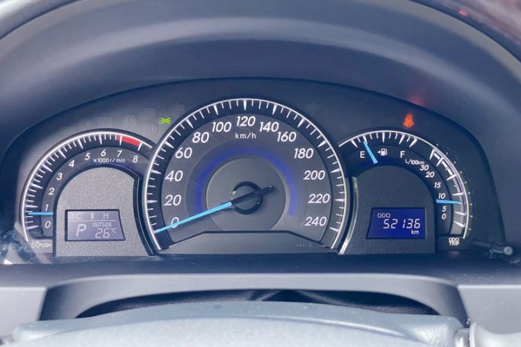 Used Toyota Camry 2016 2.0G 10th Anniversary Leading Edition Odometer Close Up