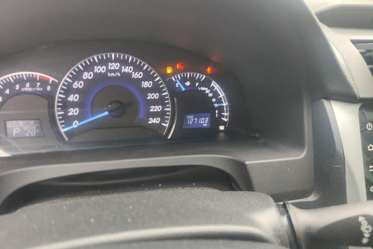 Used Toyota Camry 2016 2.0G 10th Anniversary Leading Edition Odometer Close Up