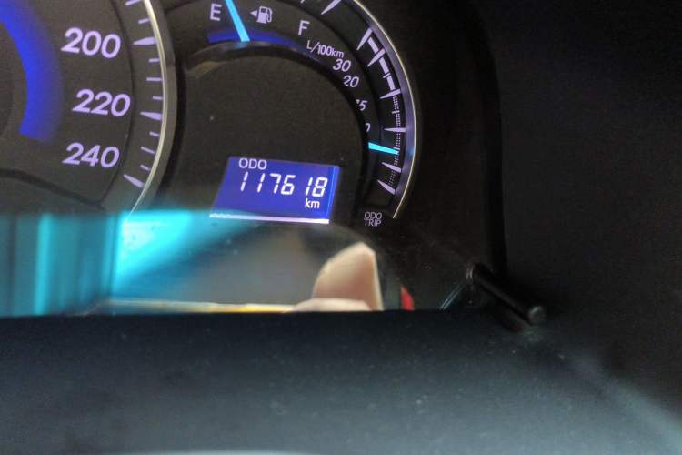 Used Toyota Camry 2016 2.0E 10th Anniversary Elite Edition Odometer Close Up