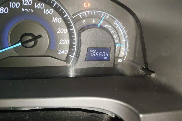 Used Toyota Camry 2016 2.0G 10th Anniversary Leading Edition Odometer Close Up