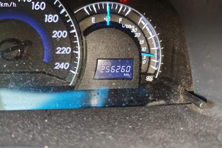 Used Toyota Camry 2016 2.0G 10th Anniversary Leading Edition Odometer Close Up