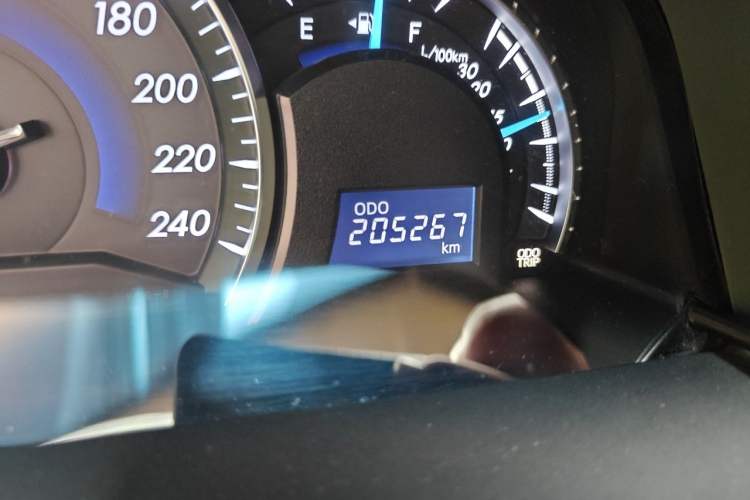 Used Toyota Camry 2016 2.0G 10th Anniversary Luxury Edition Odometer Close Up