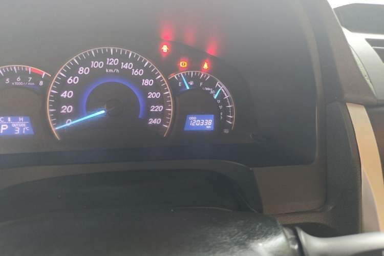 Used Toyota Camry 2016 2.0E 10th Anniversary Elite Edition Odometer Close Up