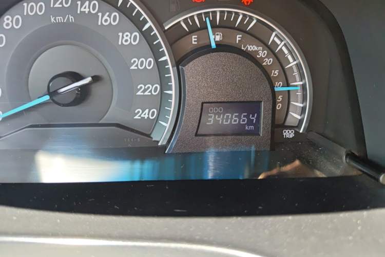 Used Toyota Camry 2016 2.0E 10th Anniversary Elite Edition Odometer Close Up