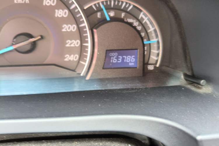 Used Toyota Camry 2016 2.0E 10th Anniversary Elite Edition Odometer Close Up