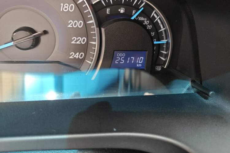 Used Toyota Camry 2016 2.0E 10th Anniversary Elite Edition Odometer Close Up