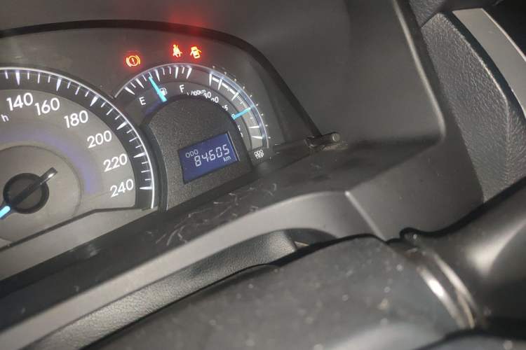 Used Toyota Camry 2016 2.0G 10th Anniversary Leading Edition Odometer Close Up