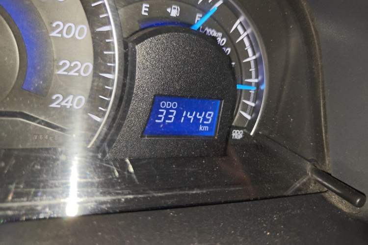 Used Toyota Camry 2016 2.0E 10th Anniversary Elite Edition Odometer Close Up