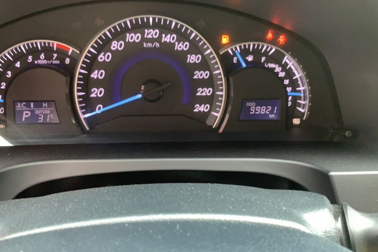Used Toyota Camry 2016 2.0G 10th Anniversary Leading Edition Odometer Close Up