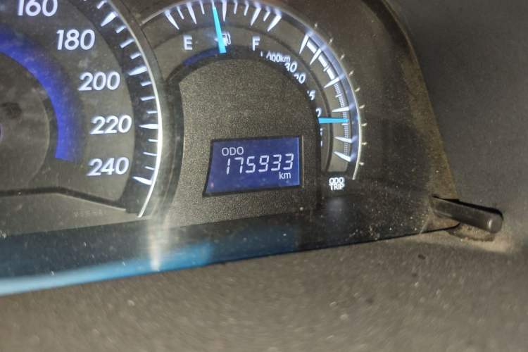 Used Toyota Camry 2016 2.0G 10th Anniversary Leading Edition Odometer Close Up
