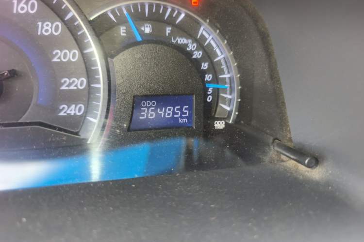 Used Toyota Camry 2016 2.0G 10th Anniversary Leading Edition Odometer Close Up
