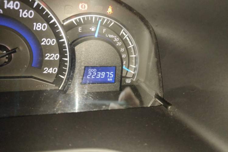 Used Toyota Camry 2016 2.0E 10th Anniversary Elite Edition Odometer Close Up