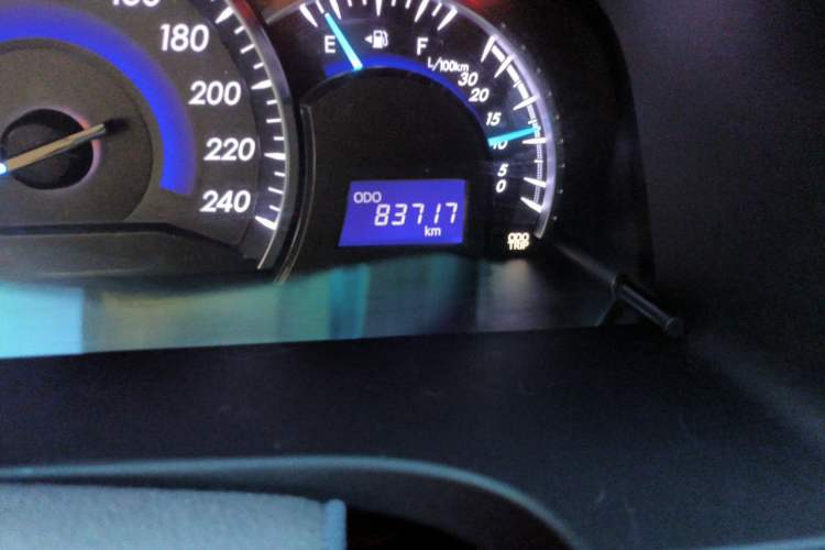 Used Toyota Camry 2016 2.5G 10th Anniversary Deluxe Navigation Edition Odometer Close Up