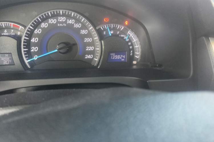 Used Toyota Camry 2016 2.0G 10th Anniversary Leading Edition Odometer Close Up