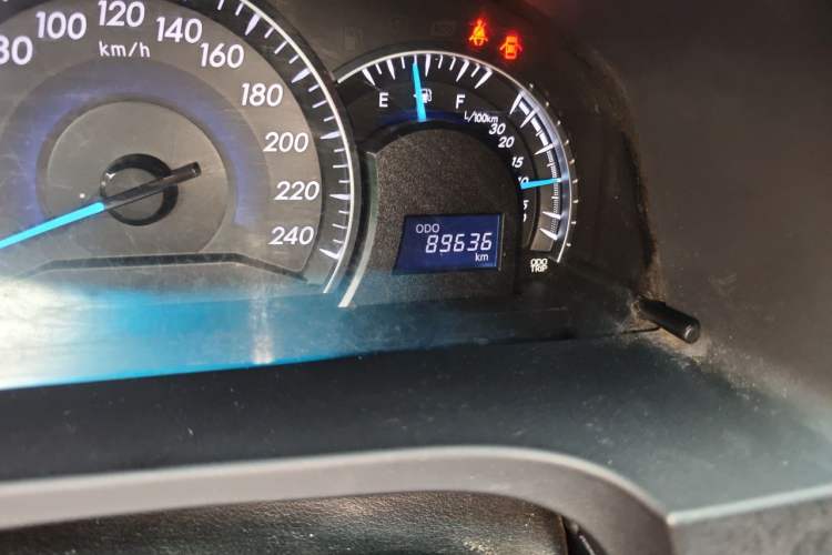 Used Toyota Camry 2016 2.0G 10th Anniversary Leading Edition Odometer Close Up