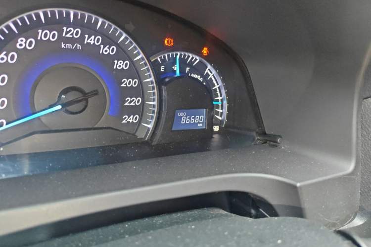 Used Toyota Camry 2016 2.0G 10th Anniversary Leading Edition Odometer Close Up