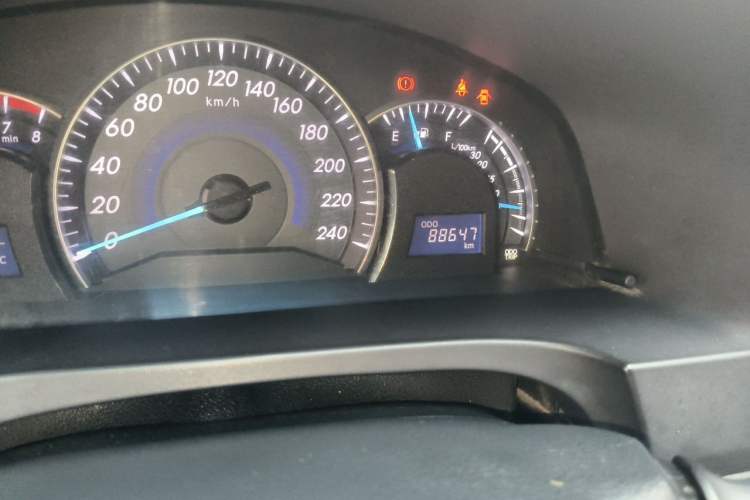 Used Toyota Camry 2016 2.0G 10th Anniversary Leading Edition Odometer Close Up