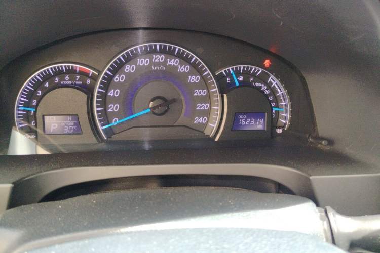 Used Toyota Camry 2016 2.0G 10th Anniversary Leading Edition Odometer Close Up