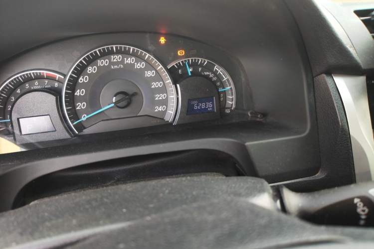 Used Toyota Camry 2016 2.0G 10th Anniversary Leading Edition Odometer Close Up
