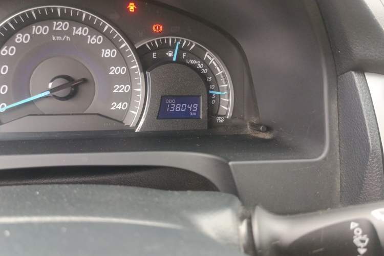 Used Toyota Camry 2016 2.0E 10th Anniversary Elite Edition Odometer Close Up