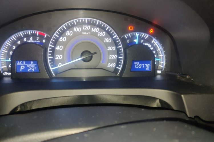 Used Toyota Camry 2016 2.0G 10th Anniversary Leading Edition Odometer Close Up