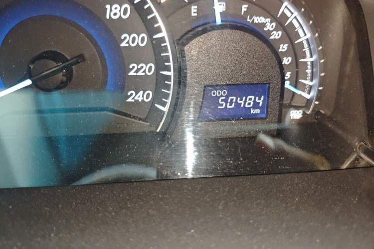 Used Toyota Camry 2016 2.0G 10th Anniversary Leading Edition Odometer Close Up