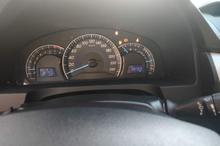 Used Toyota Camry 2016 2.0E 10th Anniversary Elite Edition Odometer Close Up