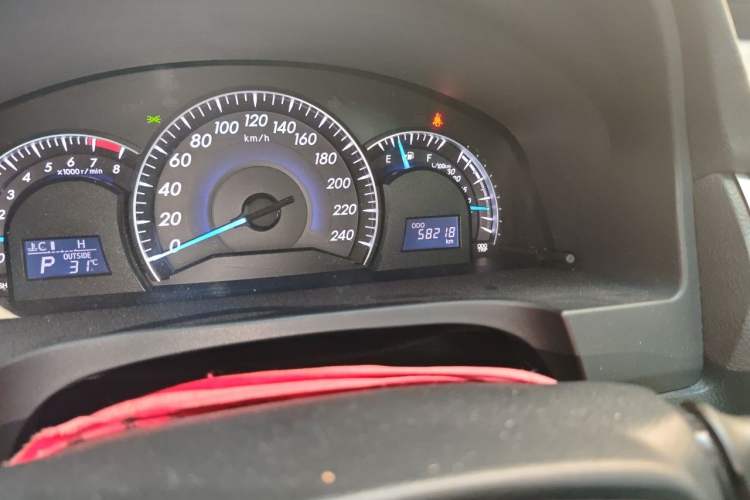 Used Toyota Camry 2016 2.0G 10th Anniversary Leading Edition Odometer Close Up